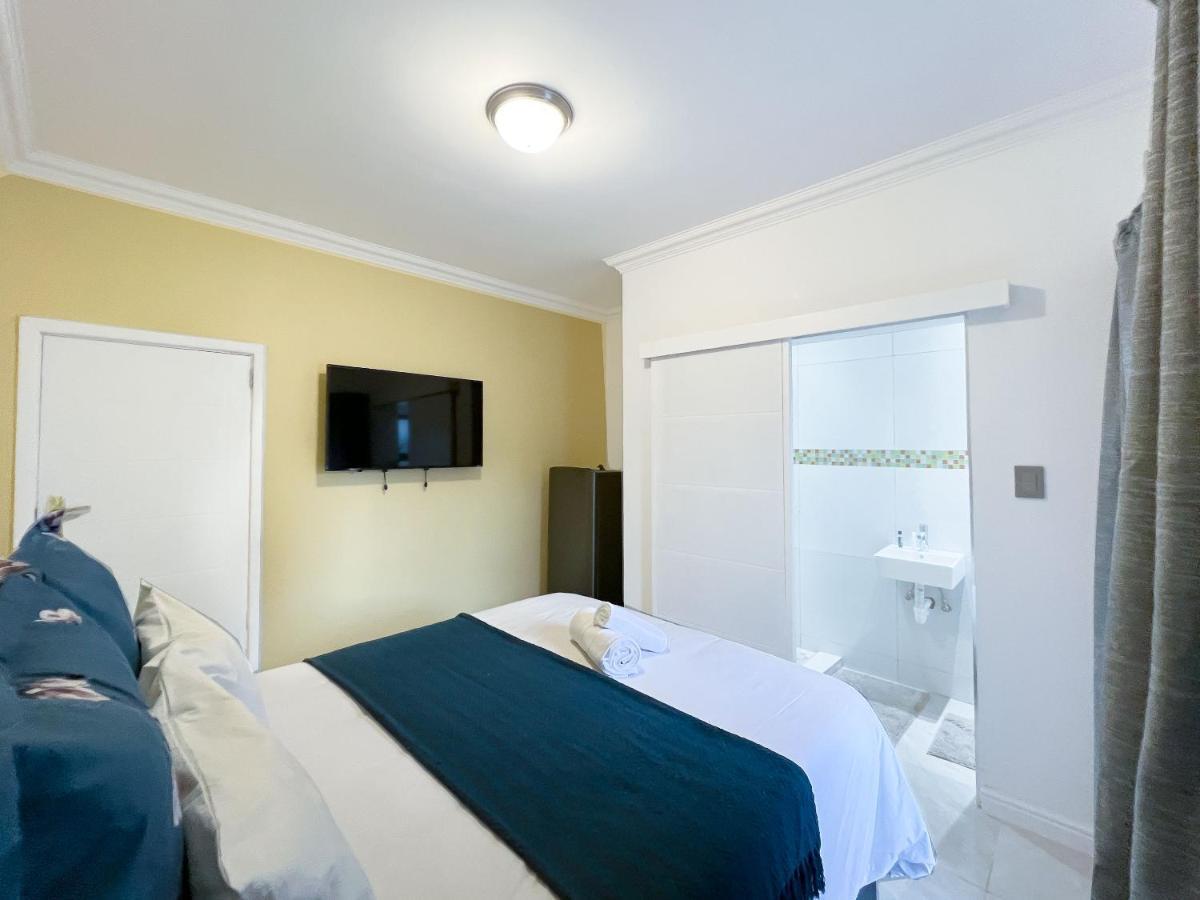 Deluxe Double Room Shower