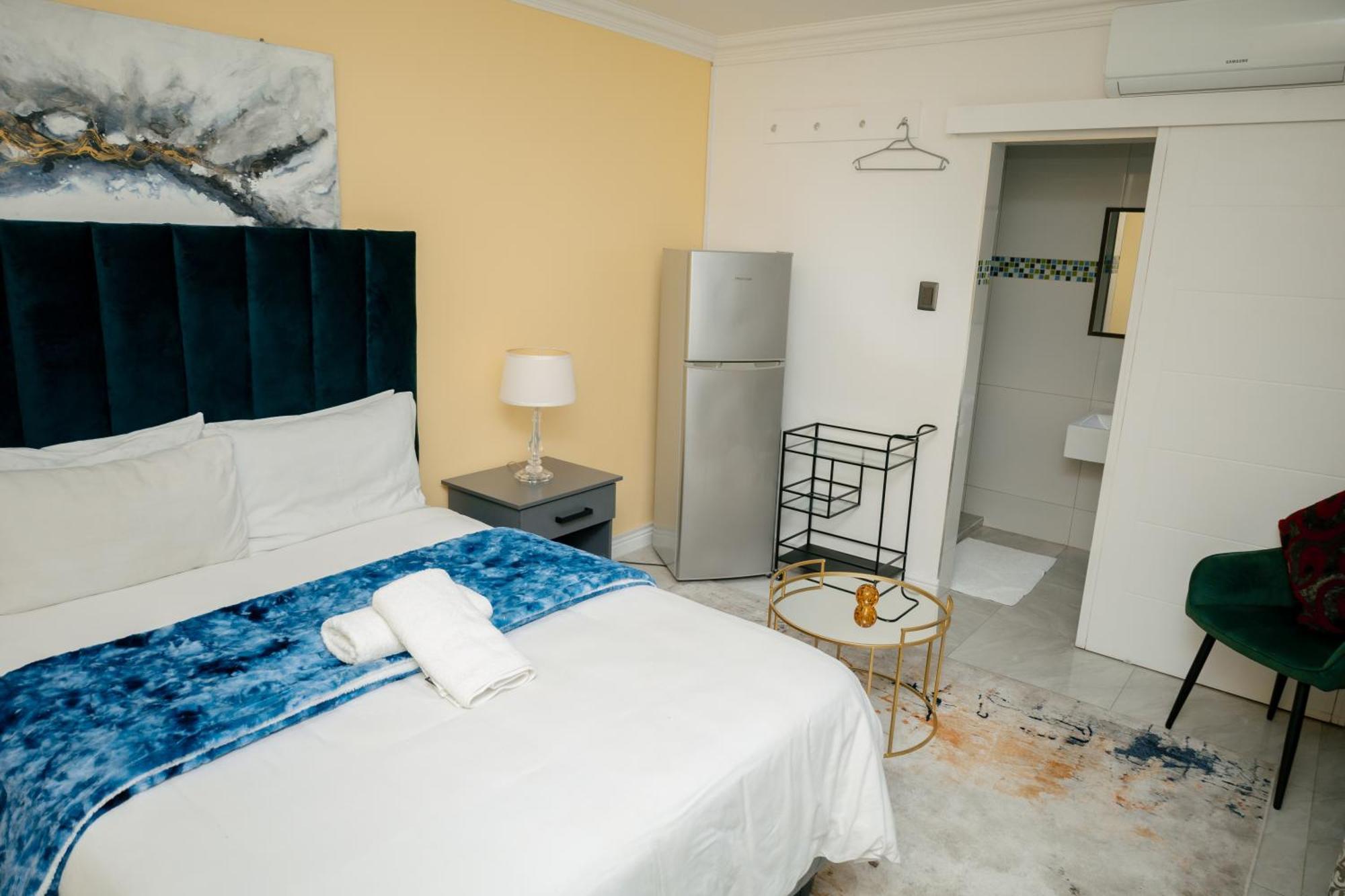 Deluxe Double Room Shower